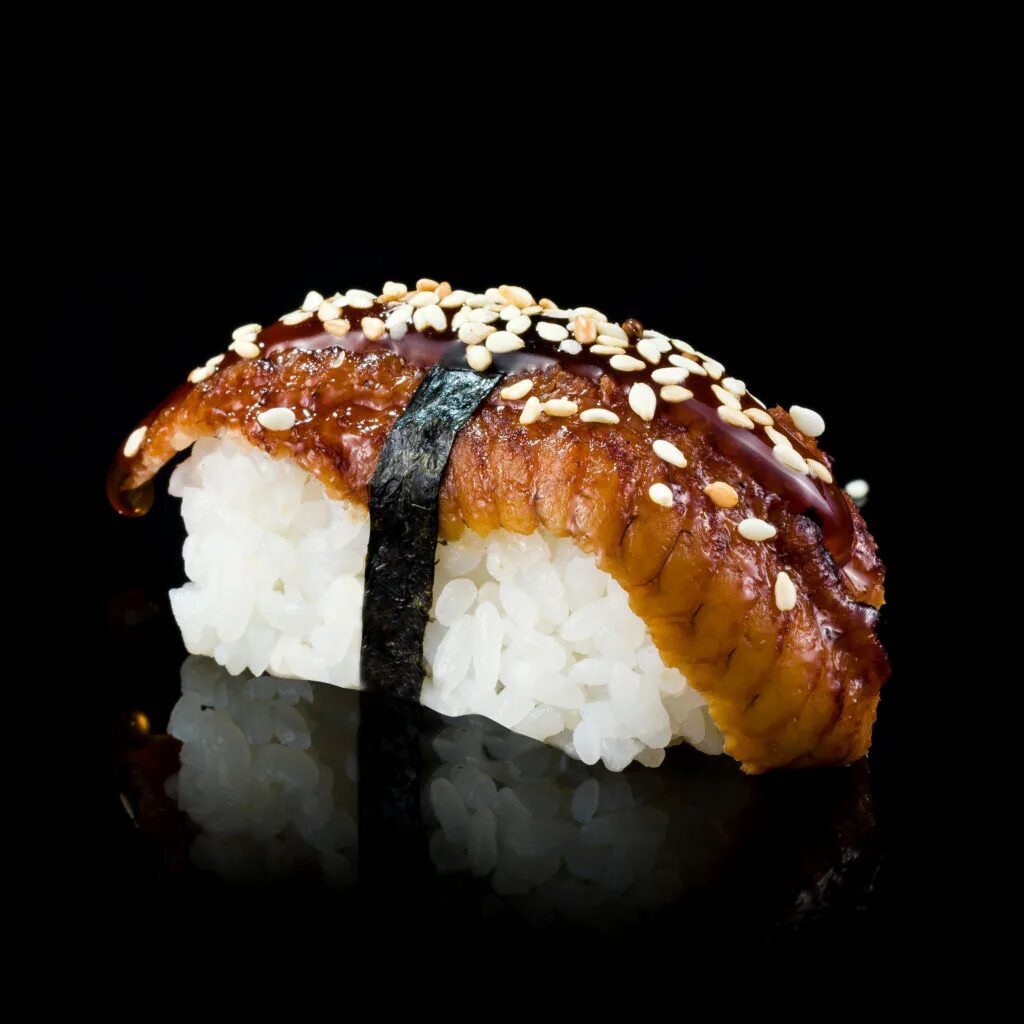 Суши нигири угорь. Унаги нори ролл. Унаги какой на вкус. Унаги какой на вкус. Ролл королевский кунжут унаги.