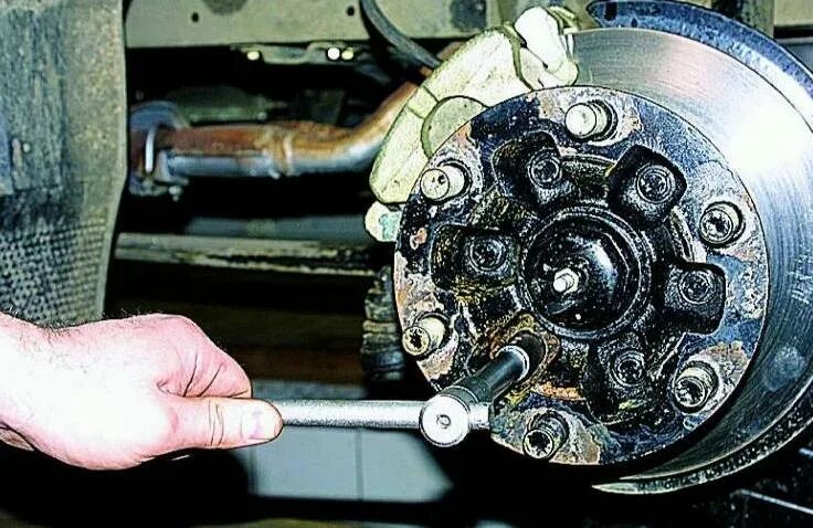 Шайба переднего ступичного подшипника газель некст. Подшипник ступичный передний газ 2705. Как поменять подшипник газель. Сборка передней ступицы газель. Замена переднего ступичного подшипника газель некст.