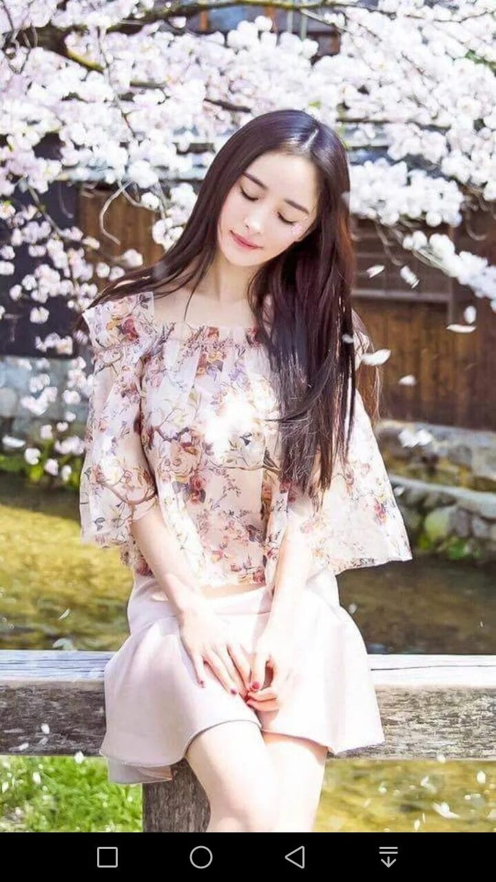 Чжан цю хун. Милые азиатские девочки. Красивые азиатки. Minzgi chinese. Азиатка в майке.