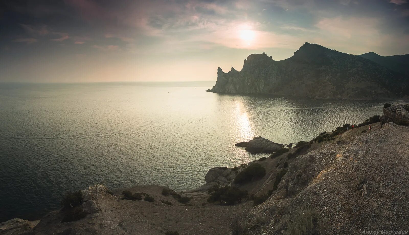 Почему нет света в крыму сегодня. Гора носорог в крыму. царский пляж крым. царский пляж на закате. новый свет пляж.