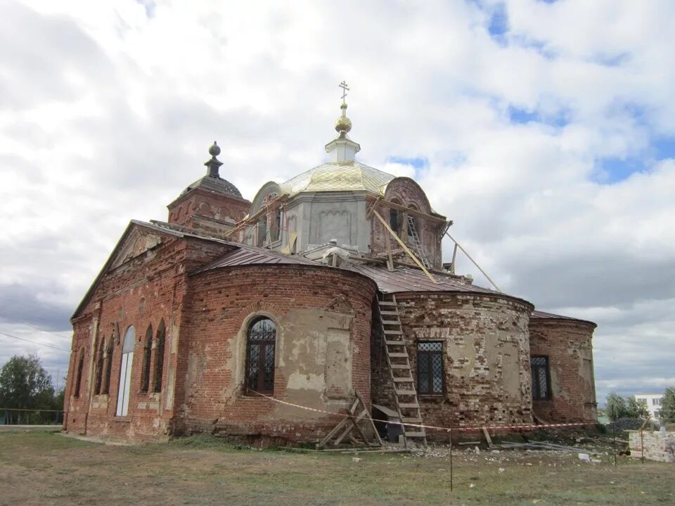 Духовницкий район саратовской области липовка. Храм Липовка Духовницкий район. Церковь села Никольское Духовницкого района. Липовка Церковь Пресвятой Богородицы. С Липовка Духовницкого района Церковь.