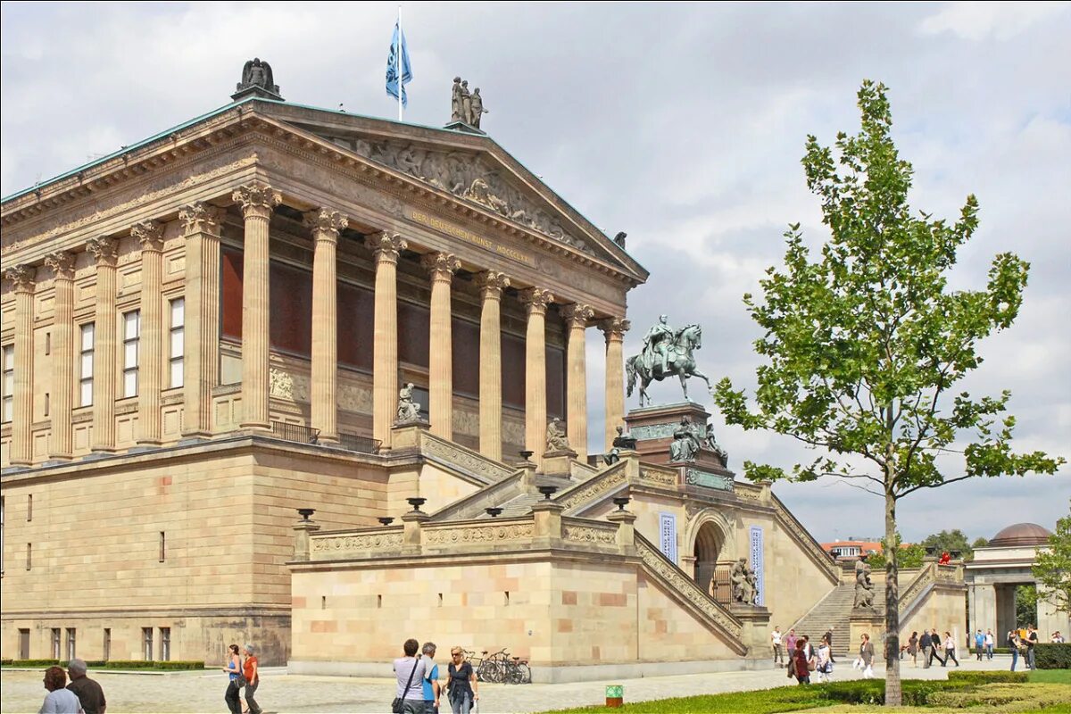 Фридрихштрассе берлин архитектура. Gernsbach германия. Рыночная площадь в лейпциге. Гернсбах германия. Лейпциг ратушная площадь.