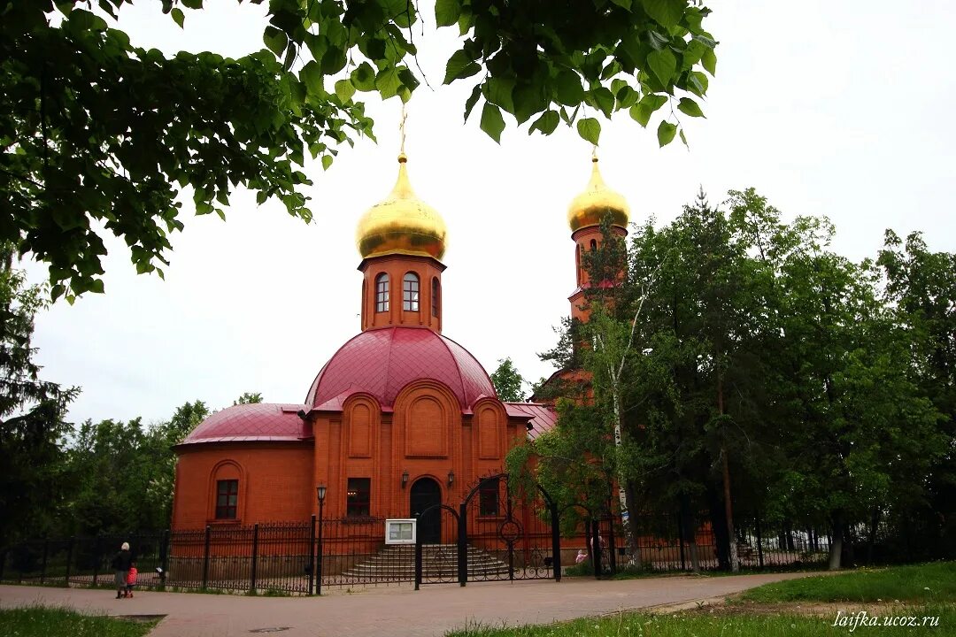 Церковь димитрия донского. Храм дмитрия донского дзержинский. Церковь дмитрия донского в дзержинском. Храм дмитрия донского дзержинский. Дзержинский красная церковь.