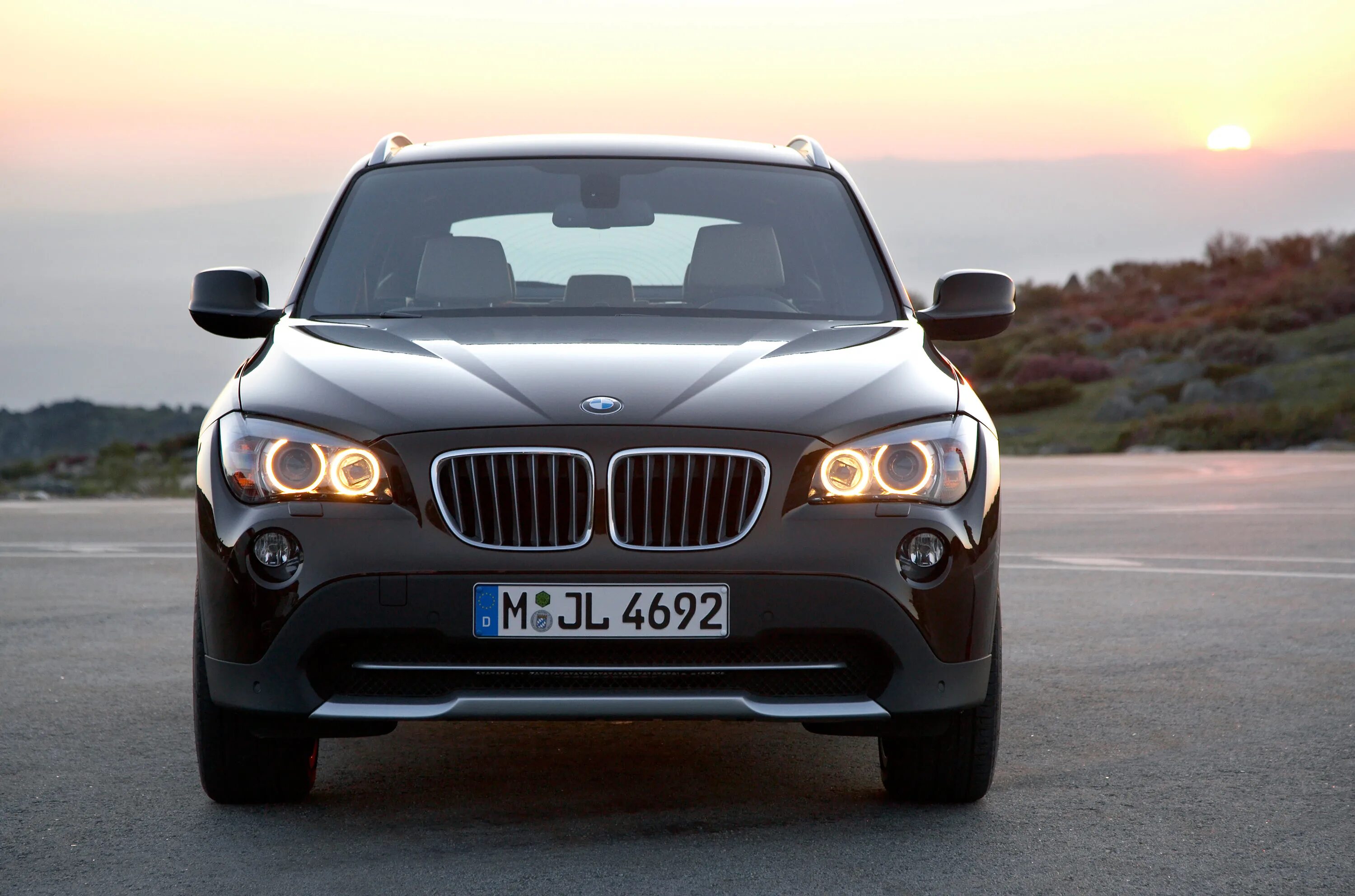 Сказать х 1. BMW x1 e84. BMW x1 2010 года. БМВ x1 2021. БМВ x1 2000.