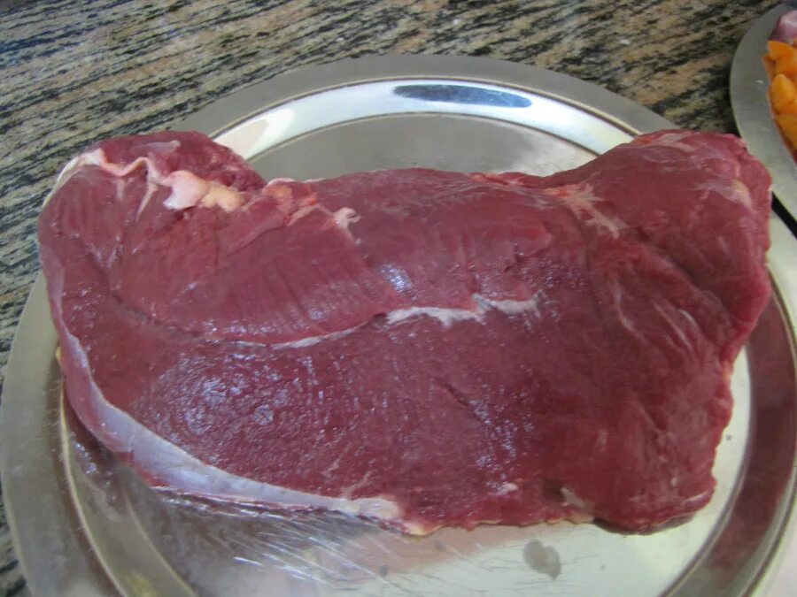 10 килограммов мяса. Килограмм говядины.