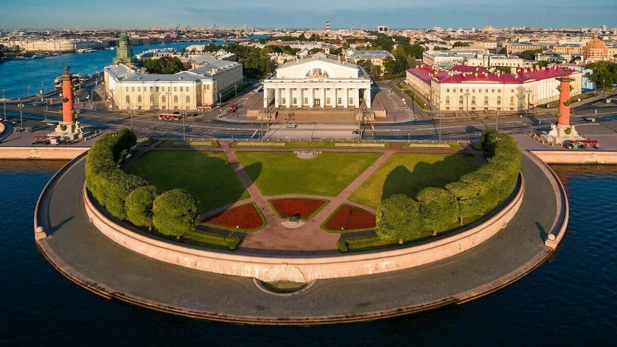 Ост спб. Стрелка Васильевского острова Санкт-Петербург. Биржевая площадь стрелка Васильевского острова. Ансамбль стрелки Васильевского острова. Питер стрелка Васильевского острова.