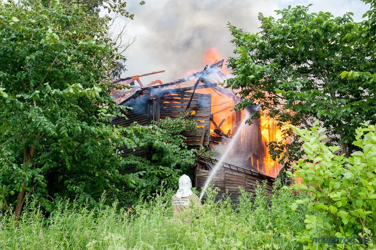 Дома в малой вишере новгородской области. Большая Вишера Новгородской области. Малая Вишера сгорел дом. Малая Вишера игра.