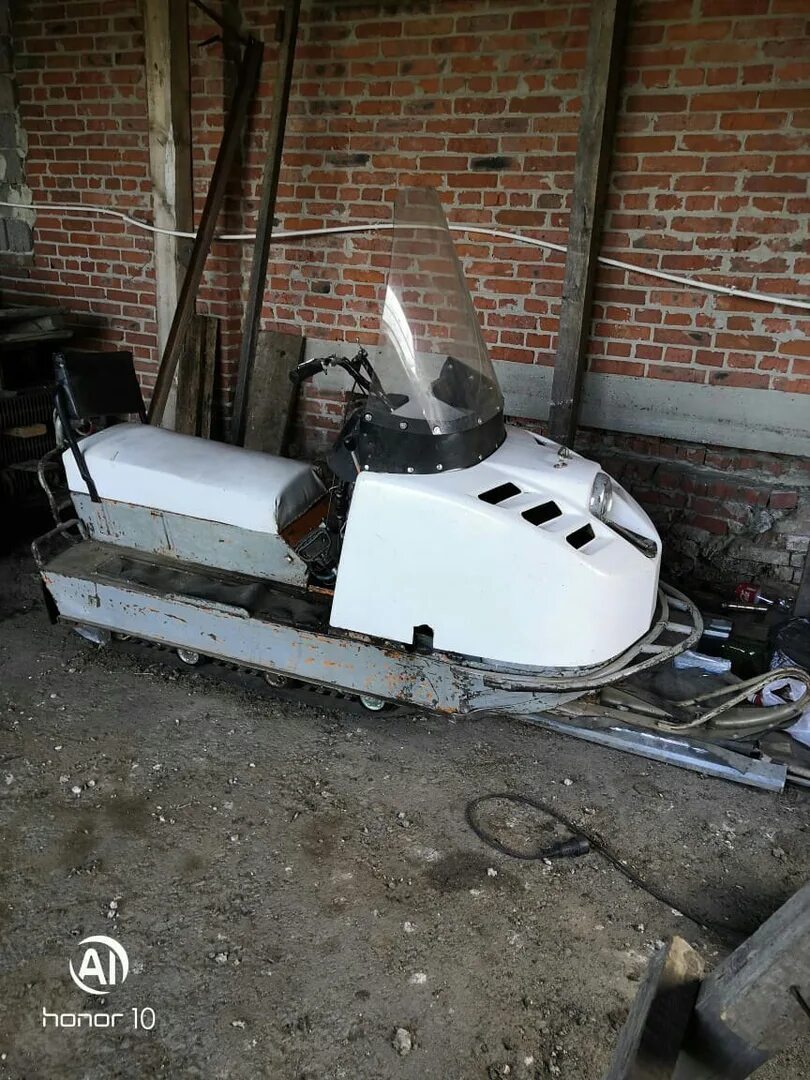 Продам буран. Буран снегоход 1990. снегоход буран короткий. снегоход буран короткий и длинный. буран короткий белый.