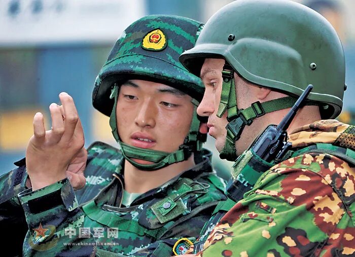 Китайский вб. Китайские солдаты НОАК. Китайская каска НОАК. Солдат НОАК. Российско китайские солдаты.