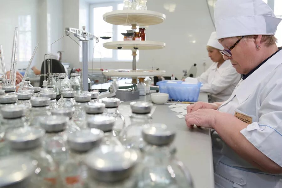 исследование лекарственных препаратов. фармакологическая промышленность. фасовка лекарственных средств. технология лекарственных препаратов. разработка лекарств.