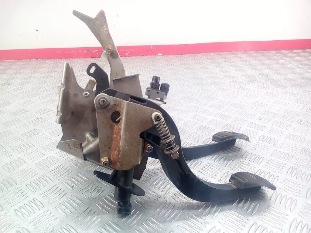 Педаль сцепления фокус 3 st. Проваливается педаль сцепления форд. Педаль сцепления форд фокус 2 механика. Проваливается педаль сцепления форд. Педаль сцепления форд мондео 4 1.