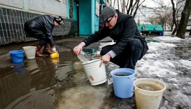 Сегодня будет вода холодная. Набирает воду. Набирание воды. Набери воды.