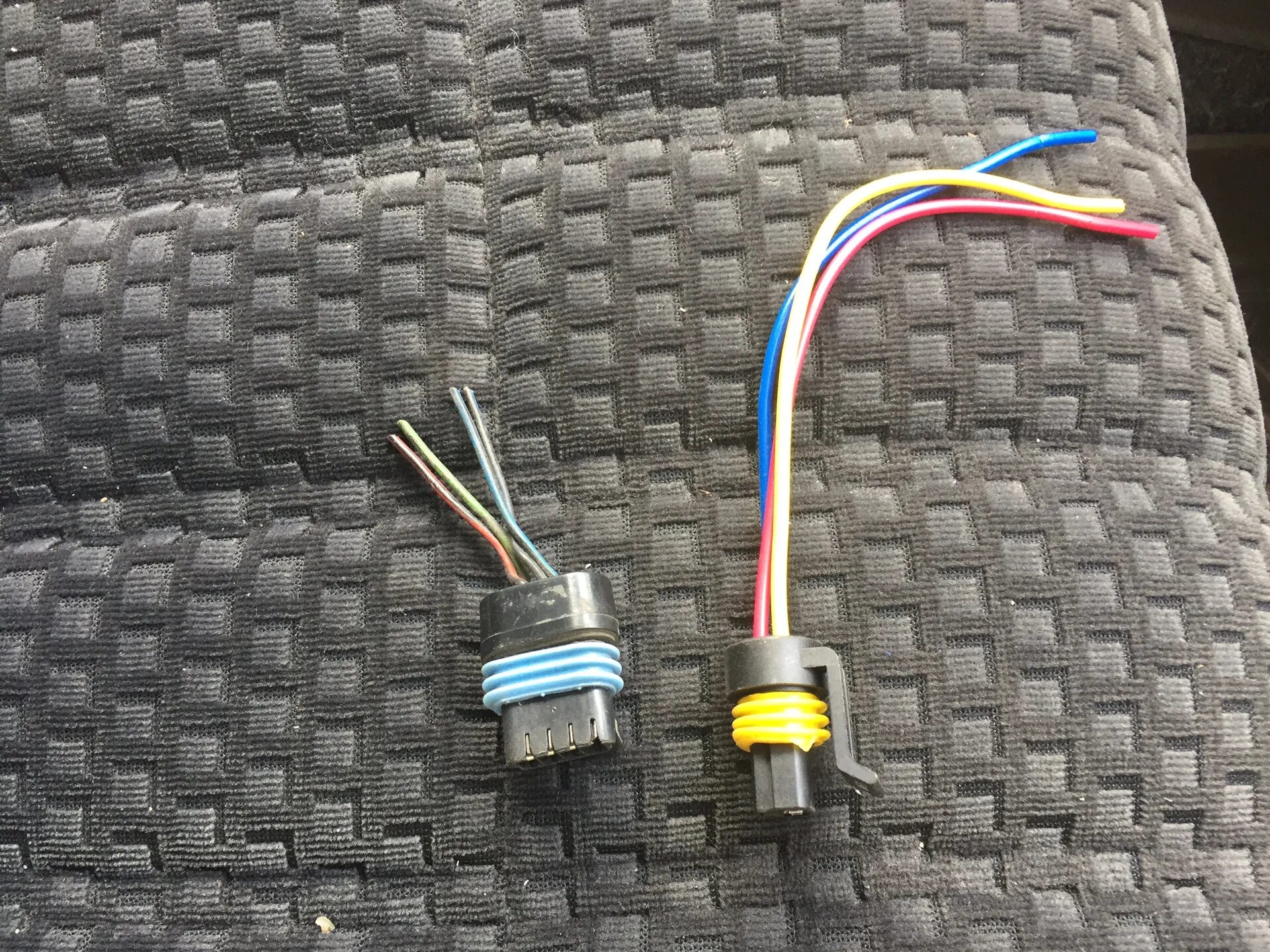 Разъем регулятора холостого хода 2114. Фишка регулятора холостого хода. Схема подключения датчика рхх ваз 2110. Фишка регулятора холостого хода ваз-2107. Фишка регулятора холостого хода.