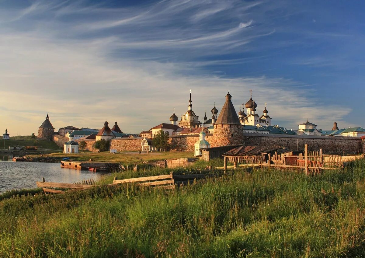 офис сергея махно. место отдыха в офисе. необычные рабочие места в офисе. антонио гауди парк. человек на работе.