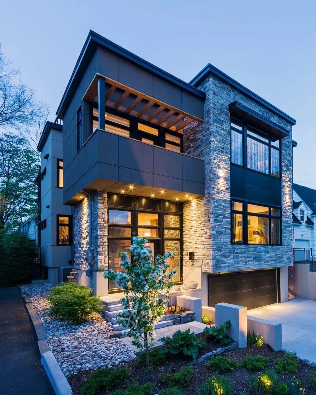 Какой дом стоит сейчас. Sanders modern house jordache k проект. sanders modern house jordache k планировка. топдом экстерьер. двухэтажный дом.