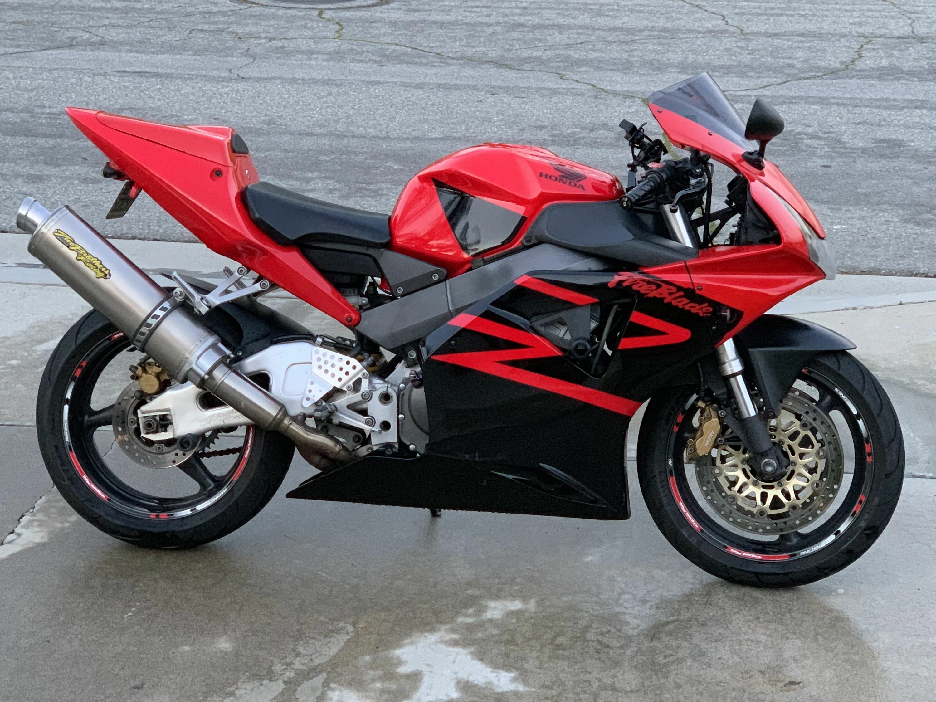 Honda 954. Honda CBR 954rr Fireblade. Honda 954rr Fireblade. Honda CBR 954 RR. CBR 954 RR Fireblade.