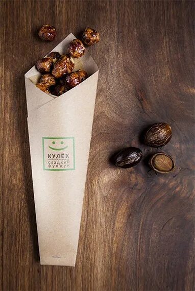 Лаконичный букет. Северо западный кулек. Кулек дзене. Букет цветов в кульке. Кулек для цветов.