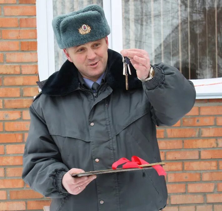 Субсидия сотруднику полиции. Служебное жилье полиция. участковый в квартире. обеспечение участковых полиции. жилье сотрудникам полиции.