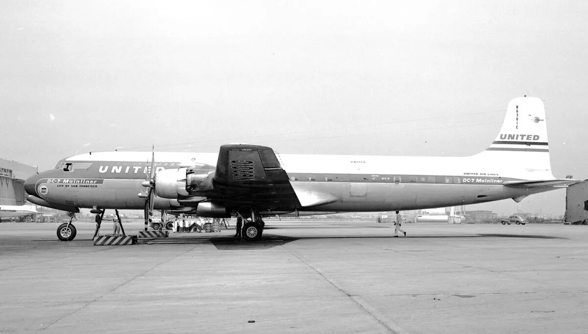 Dc 7.4. Douglas DC-7. Самолеты Douglas DC-7. Douglas DC-7 салон. Douglas DC-8 поршневой самолёт.