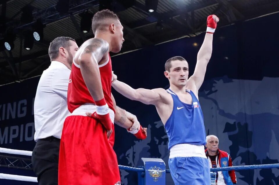 Бокс в алтайском крае. Чемпионы по боксу среди юниоров. Чемпионы по боксу среди юниоров. Юниор боксер чемпион. Чемпионы по боксу среди юниоров.