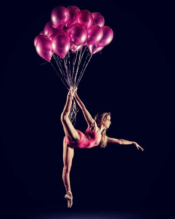 Танец с воздушными шарами. Воздушный танцор. Воздушные шарики с балериной. Воздушные шары в танцовщицы. С днём рождения танцовщице.