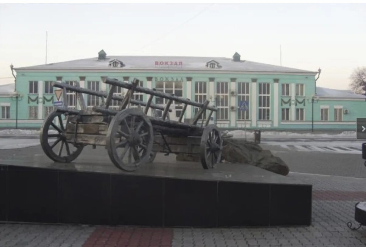 Г белогорск амурской. Телега переселенцев Белогорск Амурская область. Памятник телега переселенцев в г. Белогорск Амурская область. Телега переселенцев Белогорск. Площадь г Белогорск Амурская область.