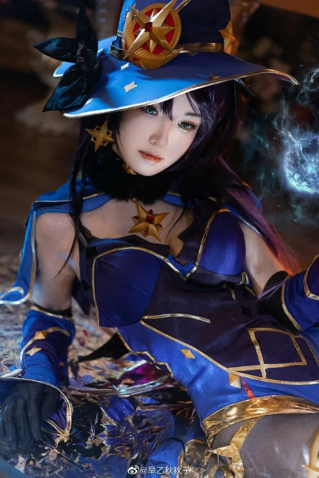 Mona cosplay. Genshin Impact Mona Cosplay. Мона косплей Genshin. Косплей на Мону из Genshin Impact. Косплей Мона горячий.