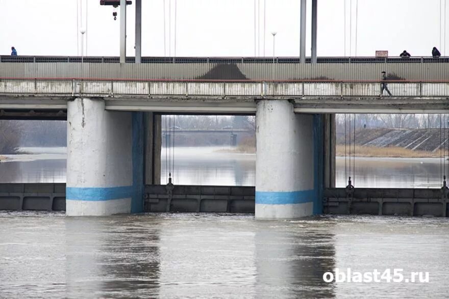 На сколько поднялась вода в тоболе сегодня. Тобол Курган. Тобол Курган судоход. Курган гидроузел. Наводнения в Тобола.