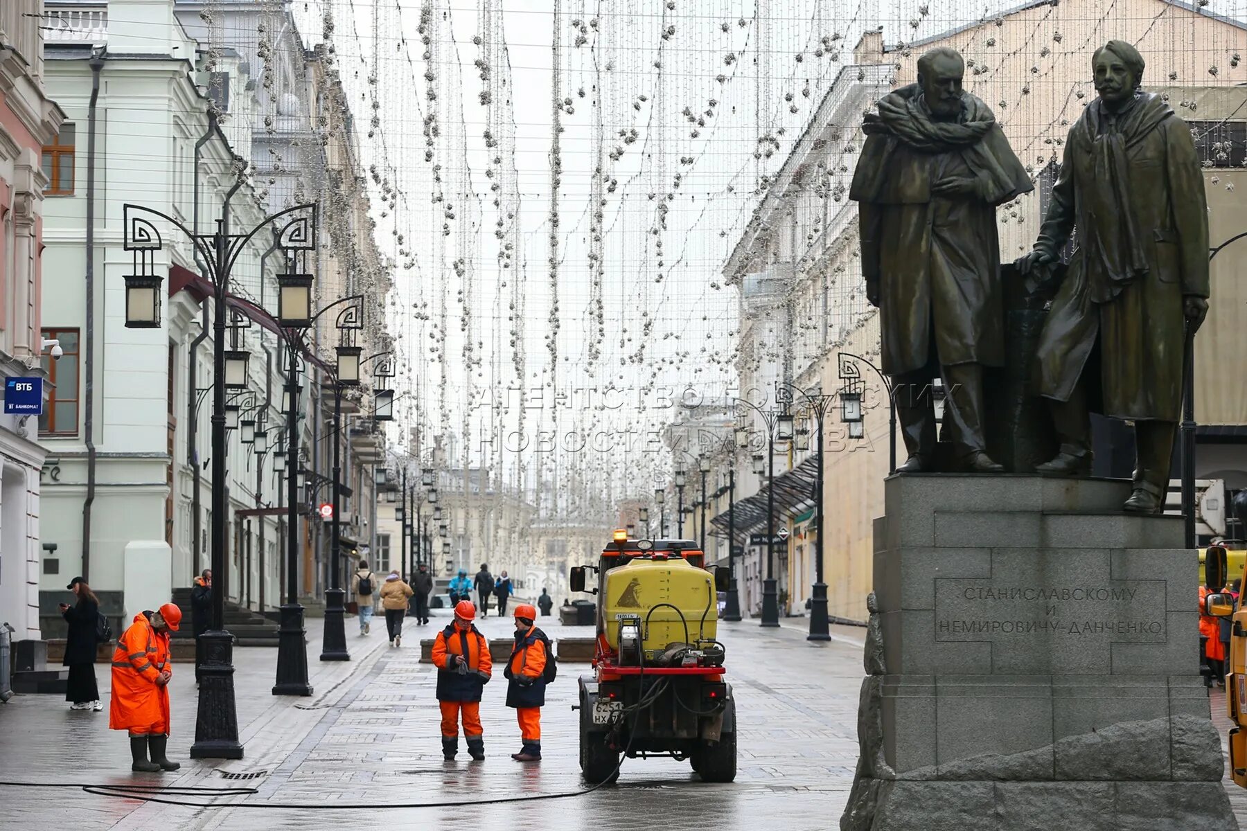 Начнется в мск. Заснеженная москва. Воробьёвы горы 9 класстеров стройка. Заснеженная москва. Москва 3.