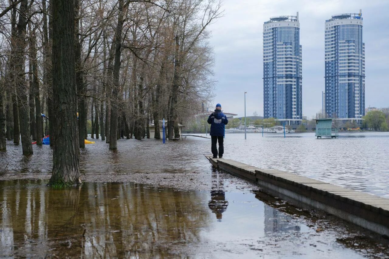 Ливень в киеве. Днепр цветет. Наводнение. Половодье. Наводнение.