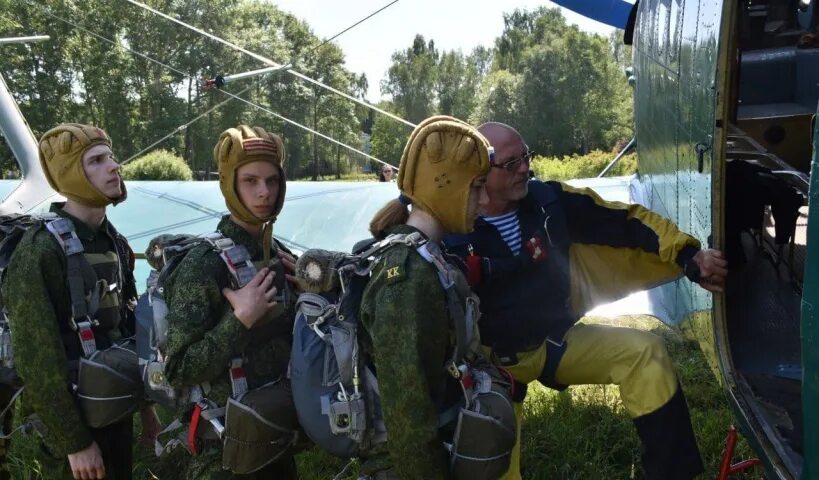 Волосово аэроклуб. Аэродром волосово прыжки с парашютом. Аэродром волосово прыжки с парашютом. Аэродром волосово прыжки. Волосово аэроклуб.