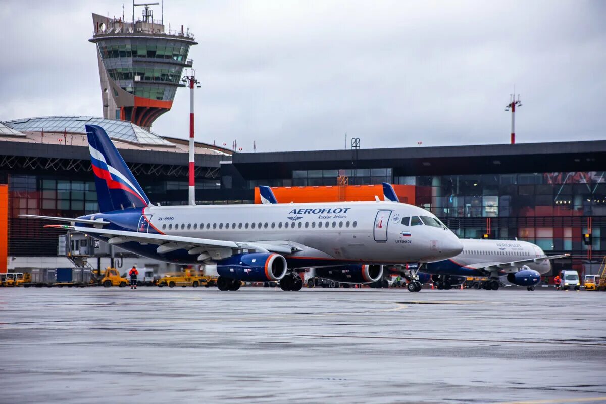 Сайт аэрофлот шереметьево. А320 Аэрофлот Шереметьево. Airbus a320 Шереметьево. Шереметьево Аэрофлот терминал в 2023. A320 телетрап Шереметьево.