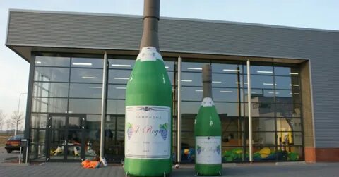 Большая бутылка в магазине