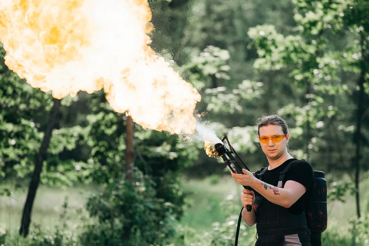 Крутой мужик на фоне взрыва. Корабль старшип илона маска. Spacex starship sn8. Взорви макса. Elon musk ракета.