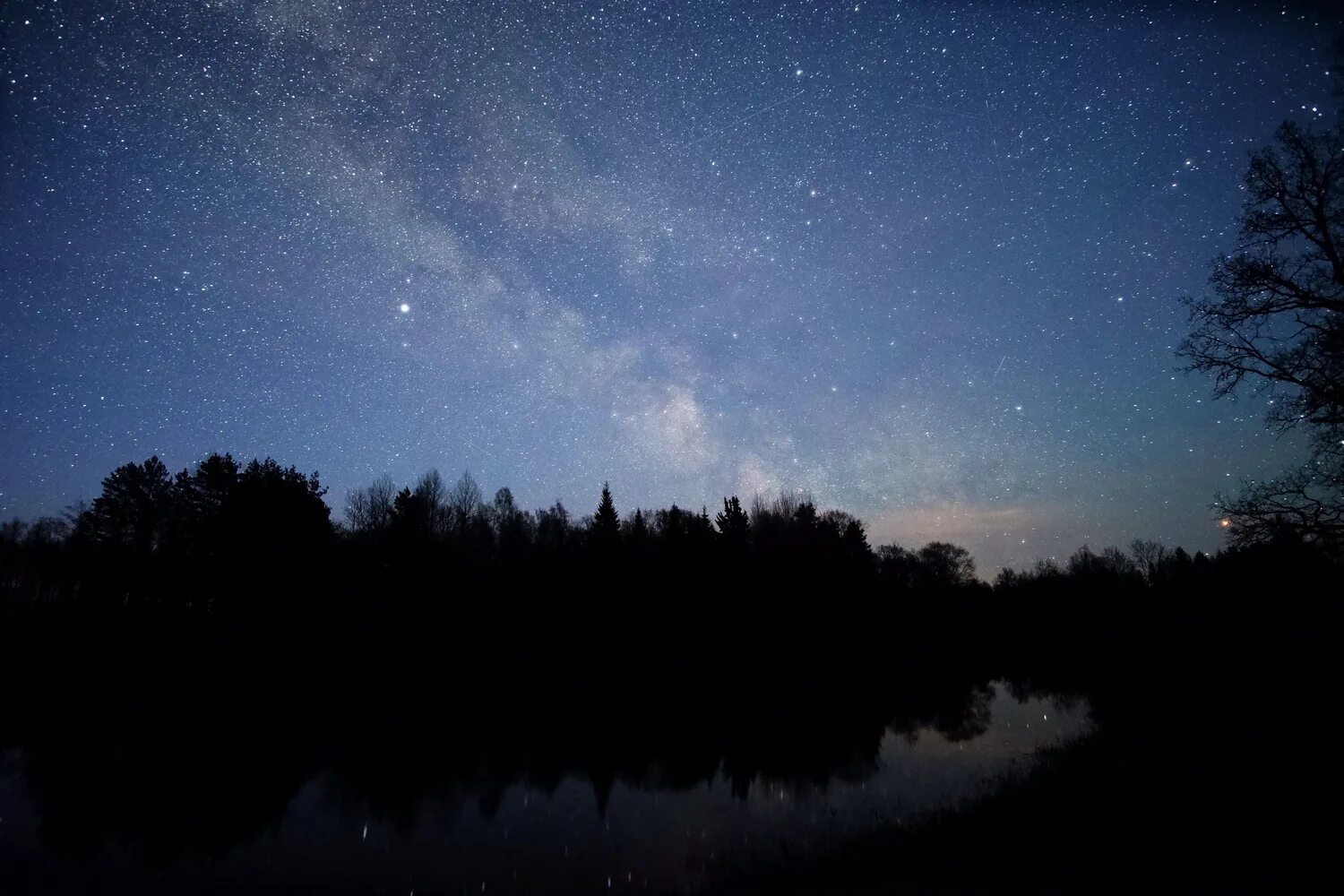 почему сейчас ночи светлые. ночь когда светло. свечение в небе. почему сейчас ночи светлые. астрономические сумерки.