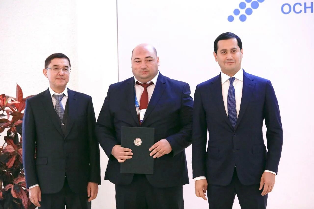 Джахонгир пулатов cambride. Бизнесмены узбекистана. Улугбек музаффаров актер. Бизнесмены узбекистана. Молодые предприниматели узбекистана.