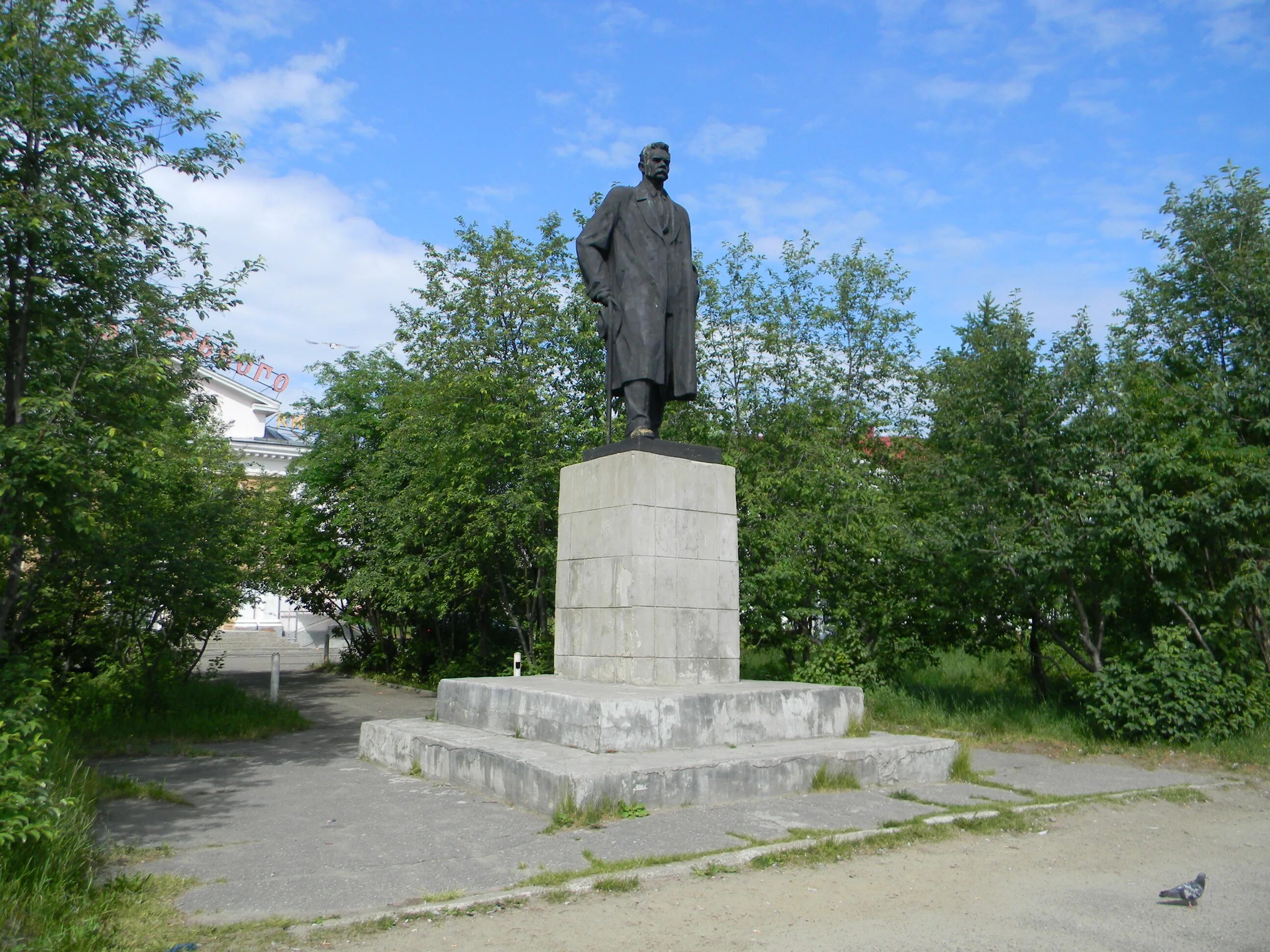 Респ коми г печора. Памятник Максиму Горькому Печора. Памятники Печоры Республика Коми. Памятники в Печоре Республика Коми. Памятник Кирову Печора.