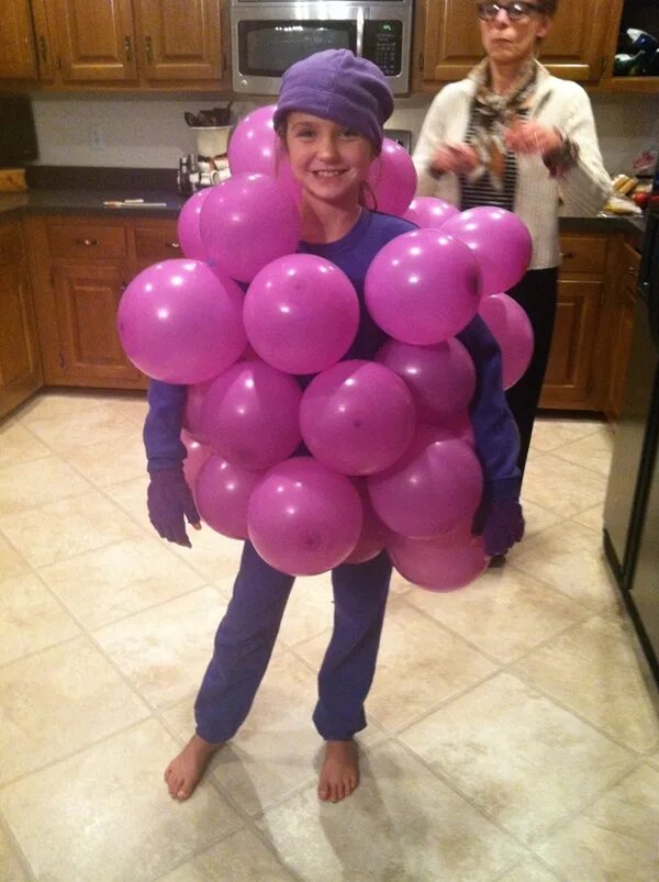 Костюм из воздушных шарико. Костюм колобка для девочки. Как сделать костюм шарика. Костюм колобка. Как сделать костюм шарика.