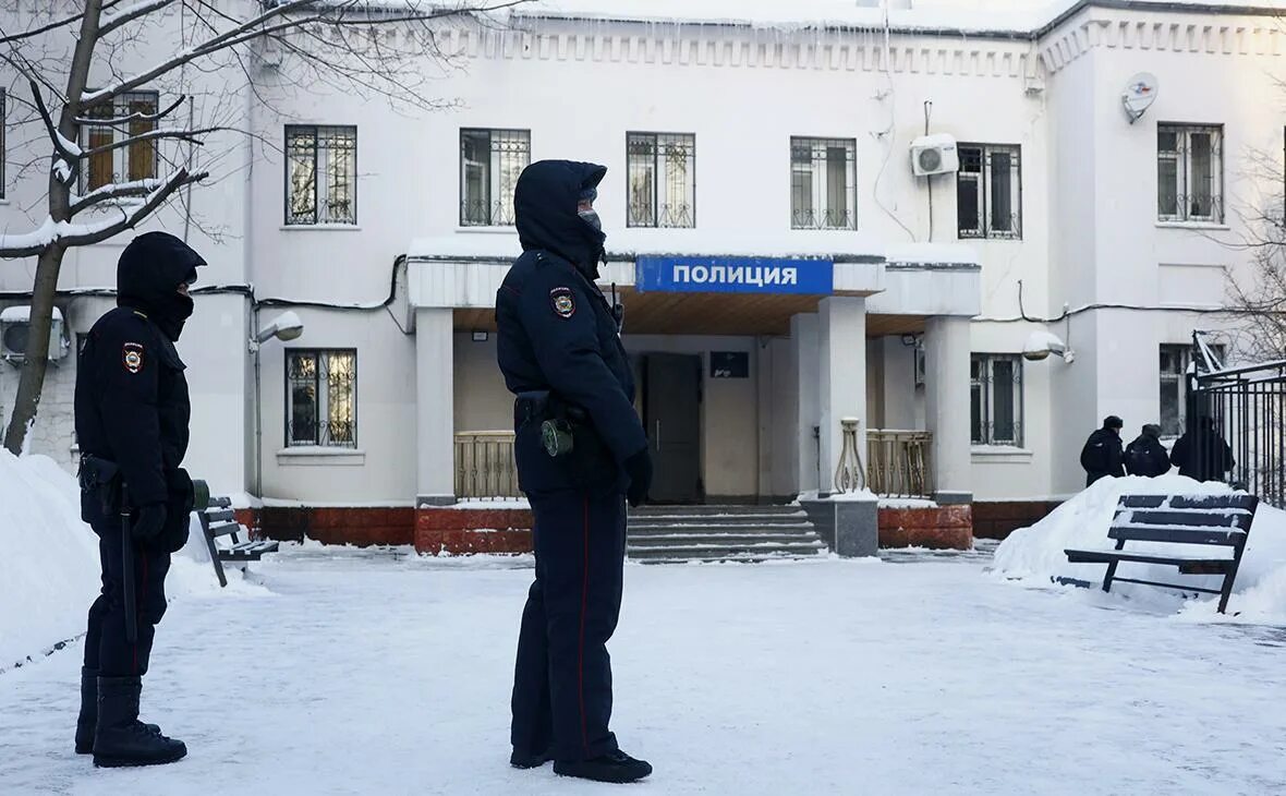Полиция суд. Милиция в суде. Отдел полиции Химки. Навальный полиция. Загс нападение