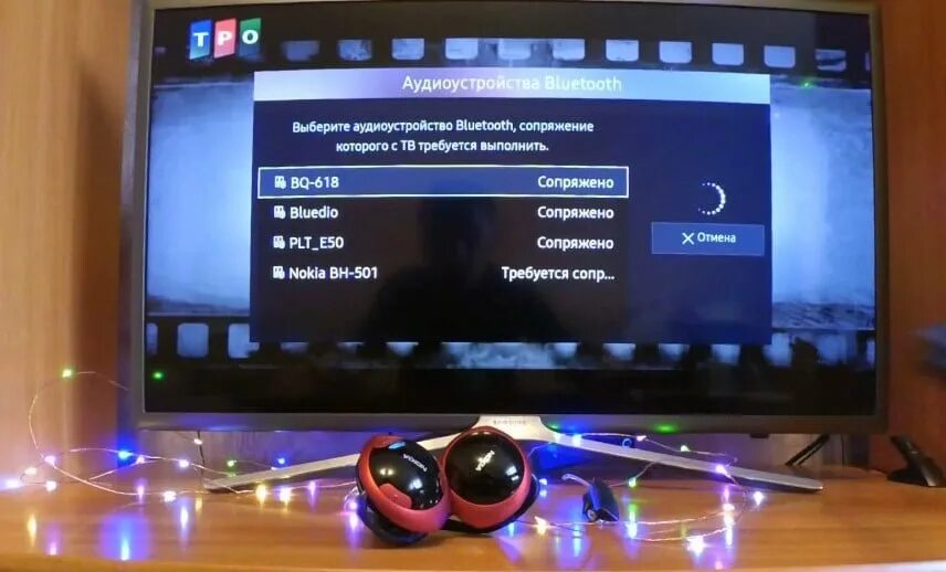 Блютуз наушники для телевизора самсунг смарт ТВ. Samsung Smart TV телевизор Bluetooth. Bluetooth адаптер для подключения беспроводных наушников к телевизору. Bluetooth на телевизоре подключить наушники.