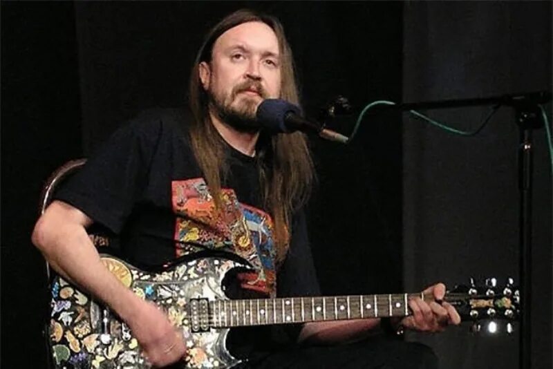 Летов 1990. Летов играет на гитаре. Егор летов в молодости. Егор летов фото. Летов 1997.