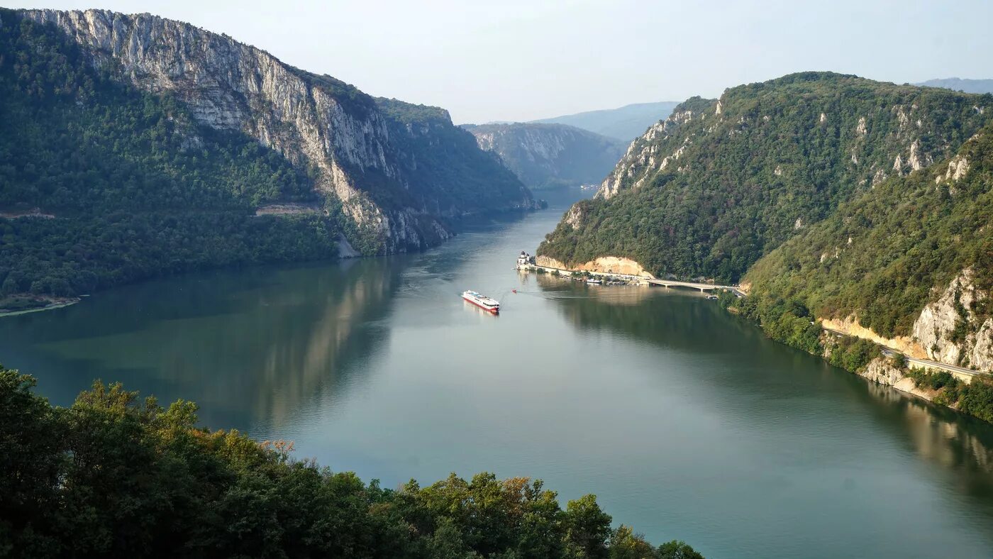 Где берет начало река дунай. Река Дунай в Сербии. Река Дунай в Румынии. Река Дунай в Германии. Дунай в Австрии.