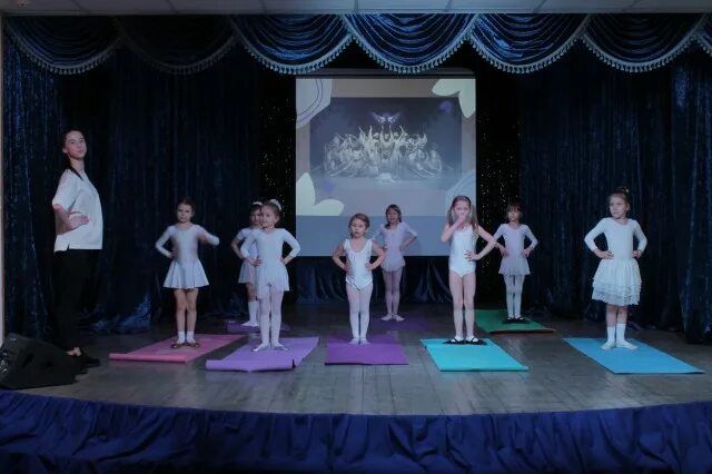 Студия эстрадного танца калейдоскоп новокузнецк. Студия калейдоскоп. Арт студия калейдоскоп. Студия калейдоскоп. П выездное "калейдоскоп".