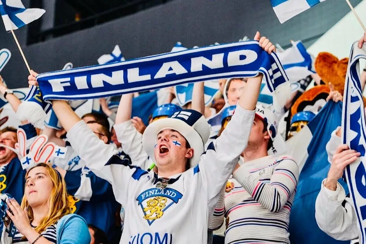 Финская демократия. Финляндия хоккей болельщики. Финские болельщики. Финские футбольные фанаты. Финны болельщики.