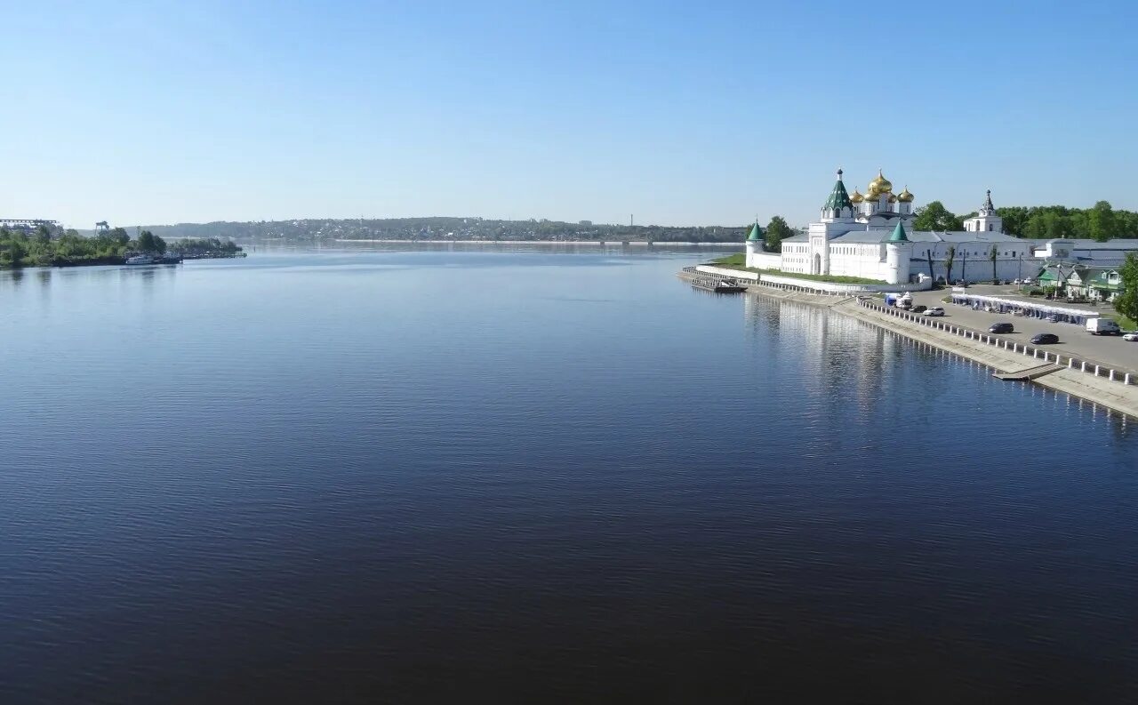 Какие города стоят на волге 2. Река Волга в Костроме. Костромка река в Костроме. Кострома берег Волги. Река Волга в городе Кострома.