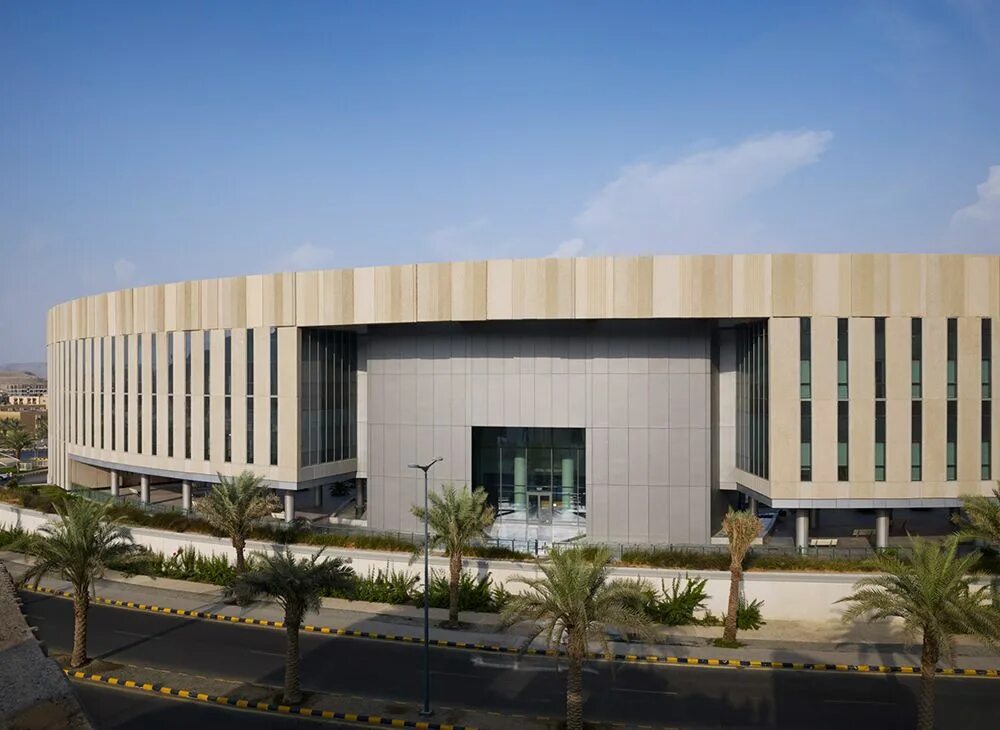 King abdulaziz university campus. Эр-рияд саудовская аравия университет. King abdullah university location. Университет короля сауда. Университет малик абдул азиз в джидде.
