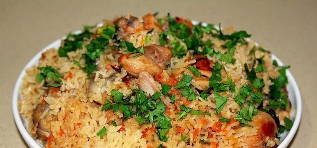 Рецепт рассыпчатого риса с курицей. Плов с курицей. плов куриный. рецепт плова с курицей. плов с курицей и лисичками.