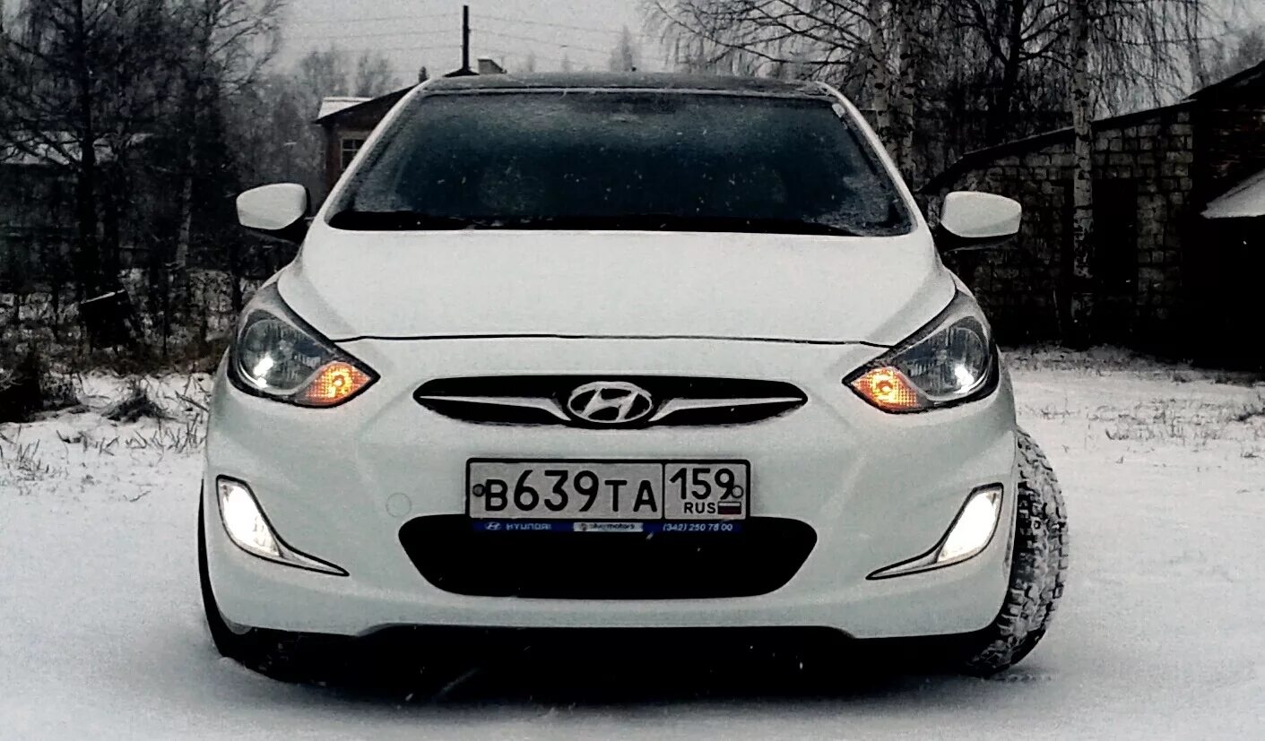 Хендай солярис поворотники. Рестайлинг Hyundai Solaris 2013 хэтчбек. Hyundai Solaris 2012 года. Hyundai Solaris к005кх42. Hyundai Solaris е489хн76.