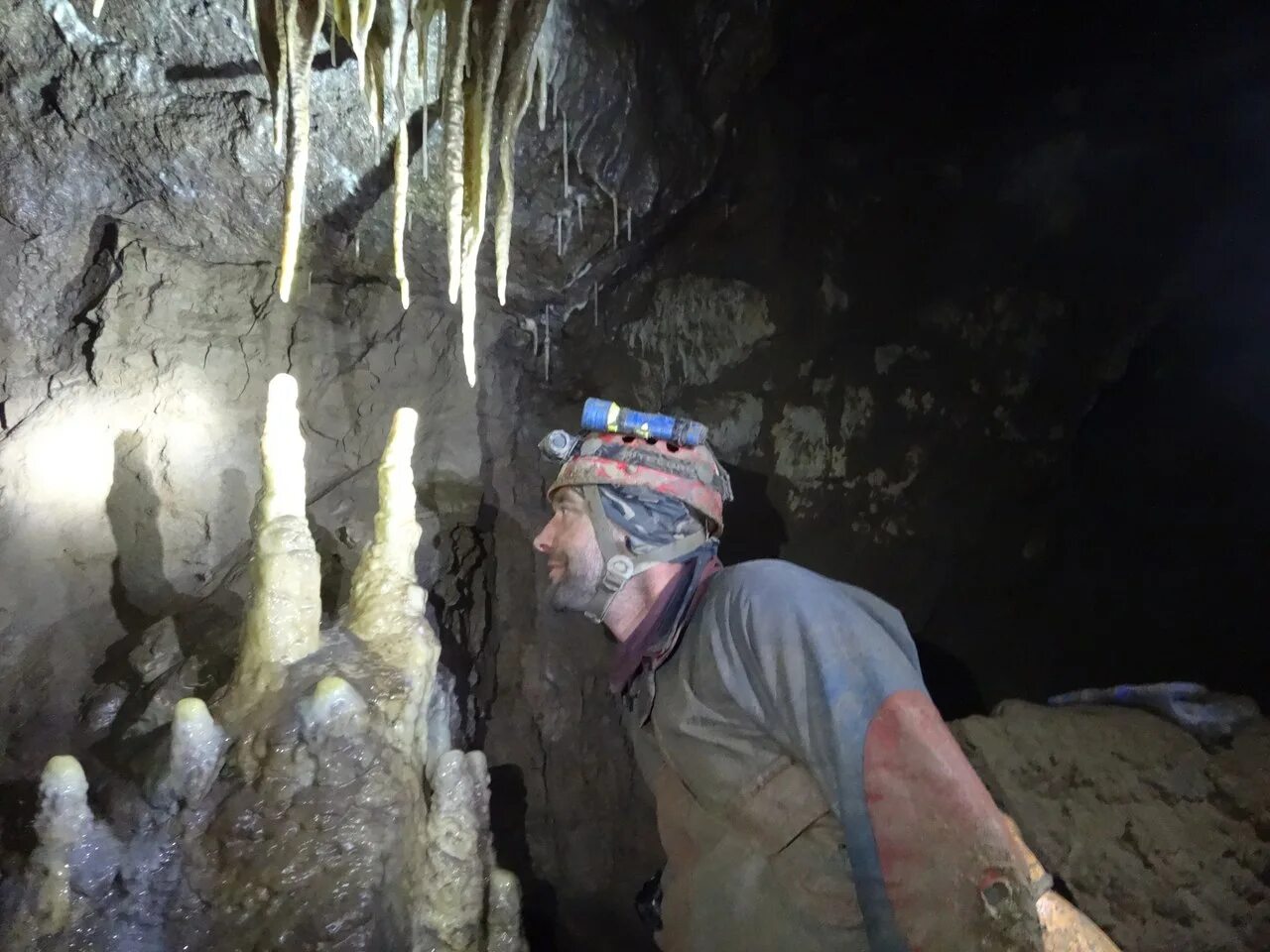Почему экспедиция по изучению пещеры была. Алтайская пещера кек-Таш. Алтай пещера кёк Таш. Горные катакомбы.