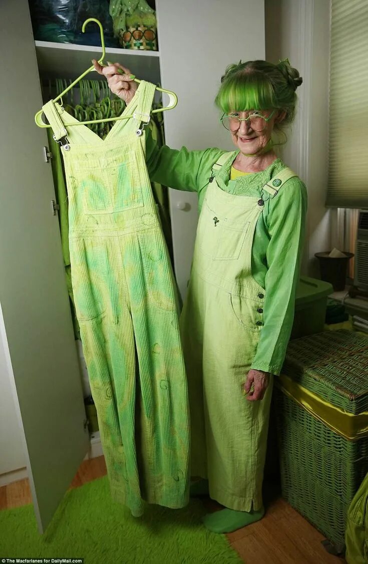 Green madam. Салатовая леди. Зеленая леди бруклина. Зелёная леди из бруклина. Элизабет розенталь.